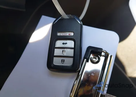 2015 Honda Accord Hybrid Touring z USA, uszkodzony, nr VIN 1HGCR6F78FA012363